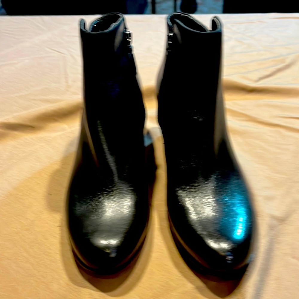 Black ECCO 38z. Inside zipper.. 2 in heel